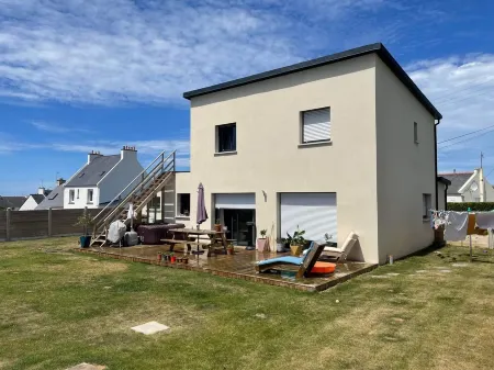 Modern house with jacuzzi just a stone's throw from the beach Отели в г. Ламполь-Плуарзель