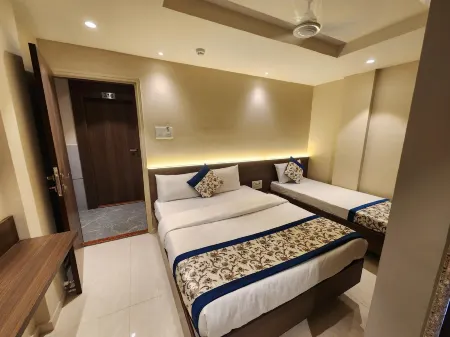 Hotel Yatri Inn Отели в г. Улхаснагар