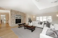 Luxurious 5-bedroom 5.5 bath house with AC, WiFi in charming Chadds Ford