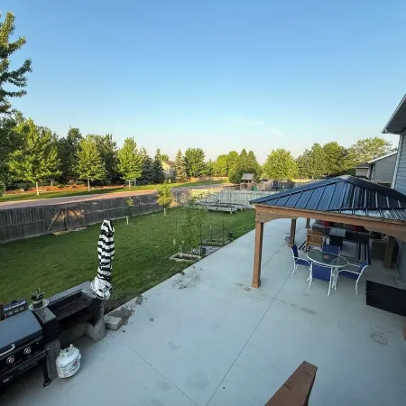 Relaxing 4-bedroom Retreat with Cozy Patio in Sioux Falls & 2 full kitchens