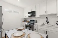 Cozy & Dreamy Getaway home ! Hotels in Montebello