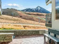 TRUE Ski-In/Ski-Out 2BR/2BA Condo at the Base of Peach Tree Lift マウント・クレスティド・ビュートのホテル