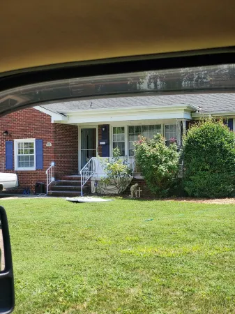 Tucked away 3-bedroom estate with AC and WiFi in fabulous Hampton