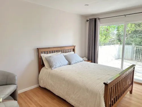 Newly renovated 3BD 2 Bath, Spacious with lots of light!