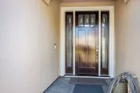 Lux 4BR Retreat Pool Hot Tub 2 Kings 2 queens Davis Sacramento NorCal