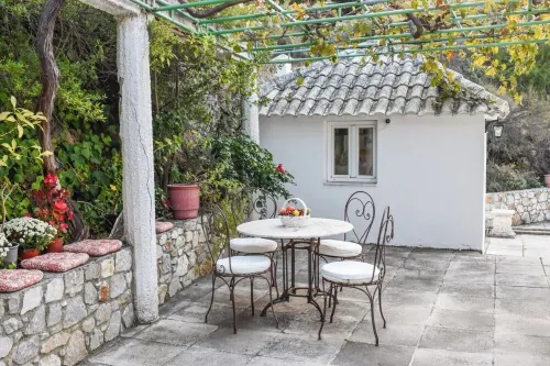 Cosy villa with a wonderful view of Skiathos town 스키아토스 호텔