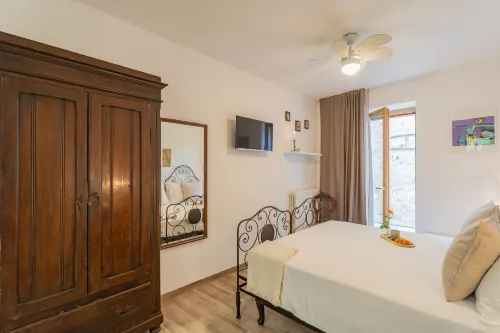 Villetta Abbazia Acqua Dolce -with Stunning Terrace by Rent All Como