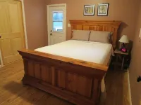 Secluded Rental Cabin on Southern Illinois Wine Trail, Private Hot Tub