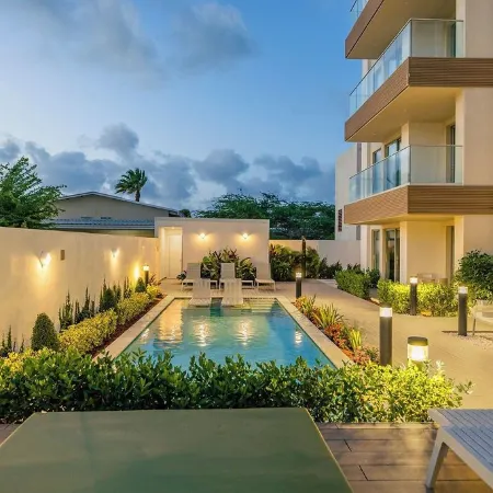 Beachside Residences Отели рядом с достопримечательностью «Пляж Палм-Бич»