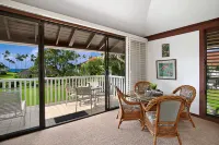 Tropical Lanai and Spacious Living - Bright Coastal Retreat