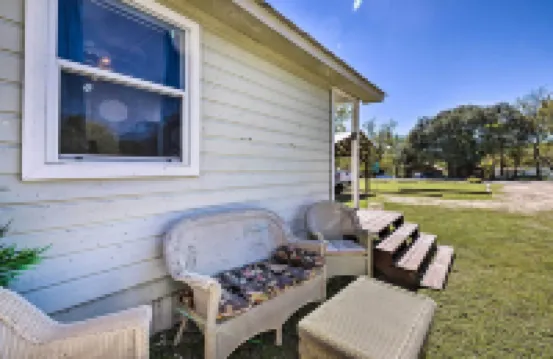 Flirty Flamingo Studio 1 Mi to Canyon Lake Hotels in Canyon Lake