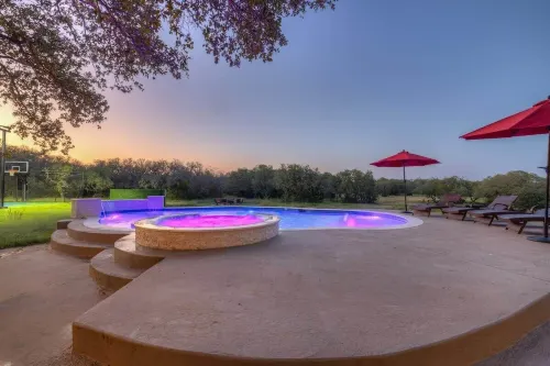 Oakridge Ranch: Pool + Hot-tub, Pickleball Court, Whiskey & Wine Room!