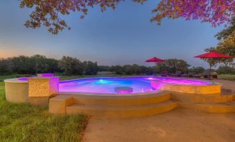 Oakridge Ranch: Pool + Hot-tub, Pickleball Court, Whiskey & Wine Room!