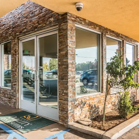 Quality Inn & Suites Near Downtown Bakersfield
