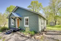 Mid-Century Modern Fayetteville Home Close to Town - 3-Star