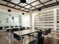 Sans Vibes Firdaus Mansion Kemang โรงแรมในเซาท์จาการ์ตา