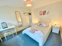 Flamborough Rock House & Cottage - village centre location - sleeps 12 Hotels in Flamborough