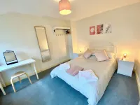 Flamborough Rock House & Cottage - village centre location - sleeps 12 Hotels in Flamborough