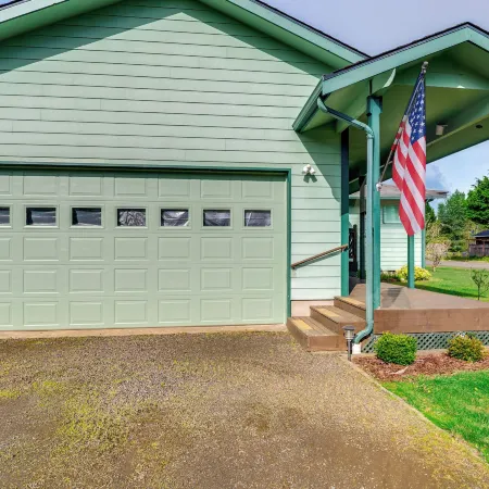 Pet-Friendly Westport Vacation Rental w/ Hot Tub!
