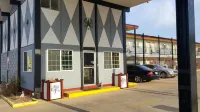 Coratel Inn & Suites by Jasper Hutchinson - parking
