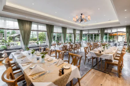 Romantik Hotel Schweizerhof Отели рядом с достопримечательностью «Firstbahn AG»