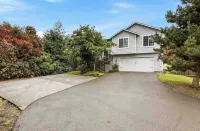 Private Cottage, 5 mins to Groceries & Alderwood mall! Hotels in Alderwood Manor