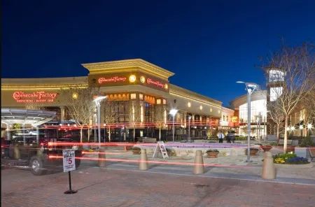 Newly Renovated Cozy Rustic Home l 10 min from Truist Park Отели в г. Смирна