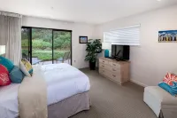 Seaside Sanctuary: Stair-Free 2BR Villa, Ocean Views from 3 Patios