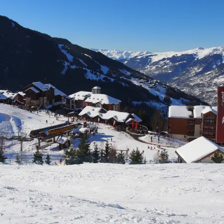 Chalet in Vallandry near Paradiski Ski Area Отели в г. Ландри