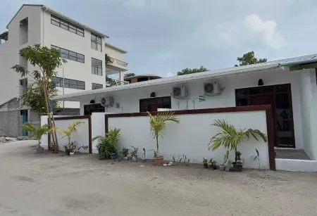 Luk inn at Huraa Отели рядом с достопримечательностью «Hudhuranfushi»