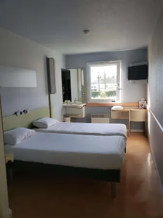 Ibis Budget Dommartin-lès-Cuiseaux Отели в г. Бранж