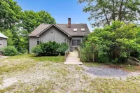 Bear Pass - Mountain View 4 Bedroom Home by RedAwning