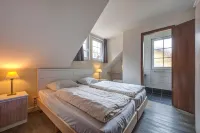 Villa with Bubble Bath, Solarium and Fireplace Hotels in Dahlem