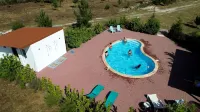 Bungalow in the mountain with swimming pool near Serra da Estrela (to 6 people) - 2 ดาว