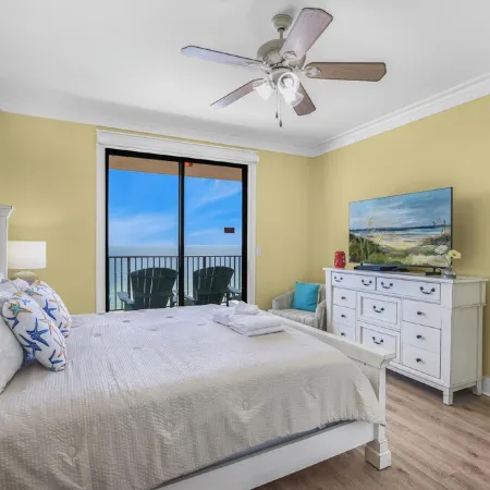 Beachfront! Pools! Phoenix V! Splashpad! Sleeps 12! 2 Reserved Parking Spots!