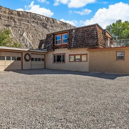 Spacious 5-bedroom house with WiFi, AC in charming Palisade