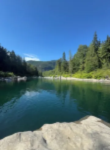 Cozy Tiny Cabin with RIVER VIEWS! Sleeps 3, hot tub, wood stove, fire pit!