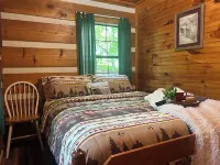 Peaceful, extremely clean Treehouse  cottage 10 min. from National Park entrance