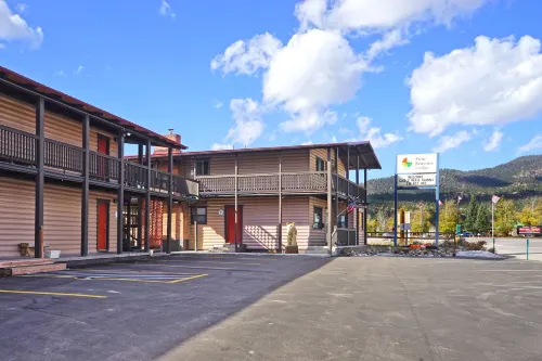 Four Seasons Lodge Hotels in South Fork