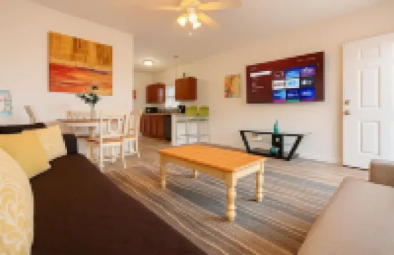 MRV73,  3-Bedroom Cottage, 2 blocks To The Beach! Free WIFI, Free Parking