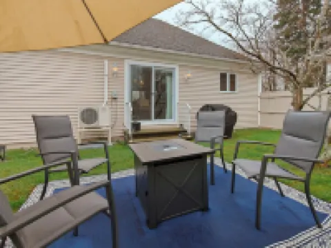Modern Retro Apartment 20 Mins to Bar Harbor w/ Firepit, Grill & Pacman