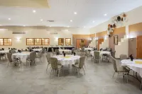 Holiday Inn RIVERTON-CONVENTION CENTER by IHG - breakfast