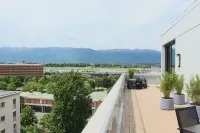 Crowne Plaza GENEVA by IHG - Mountain view