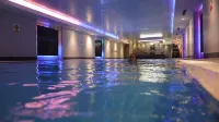 The Continental Hotel, Heathrow - Pools