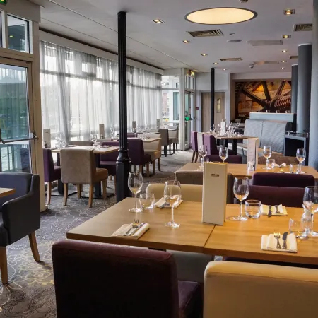 Holiday Inn ELLESMERE PORT - CHESHIRE OAKS by IHG Отели рядом с достопримечательностью «Зал Спик»