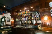 Courtleigh Hotel & Suites - Quầy bar
