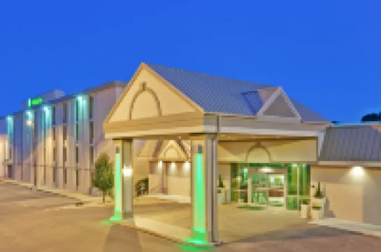 Holiday Inn BLOOMINGTON-UNIVERSITY AREA by IHG Hotel a 