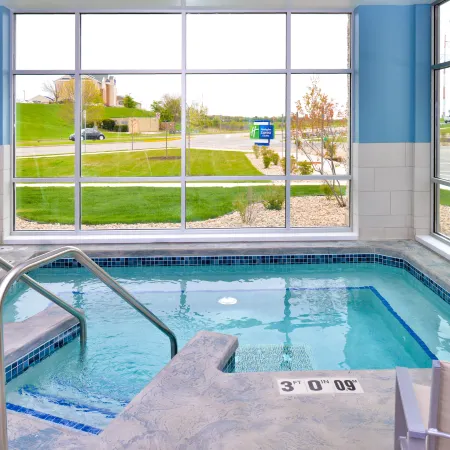 Holiday Inn Express & Suites MADISON by IHG