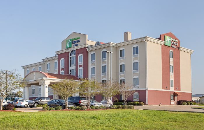 Holiday Inn Express & Suites BYRAM by IHG
