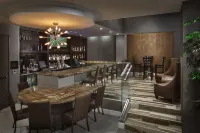 โรงแรมคราวน์ พลาซ่า ฟีนิกซ์ แอร์พอร์ต - PHX บาย IHG - ที่มีบาร์